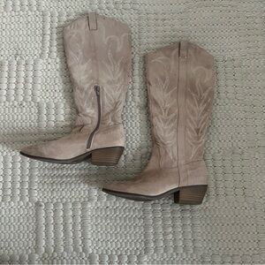 Stylish Tan Cowboy Boots